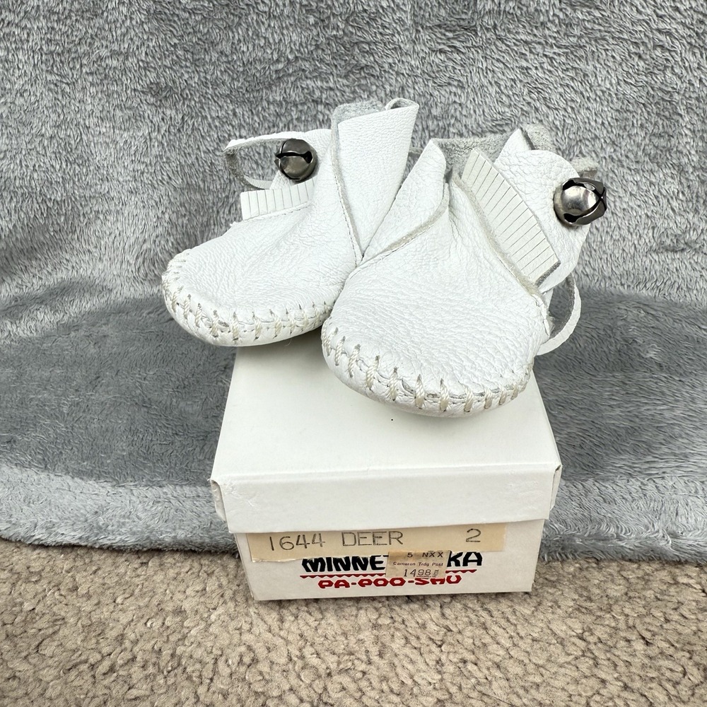 Minnetonka White Moccasins PaPoo Shu‎ Deer Leather Bells Infant Sz 2 Shoes 1644